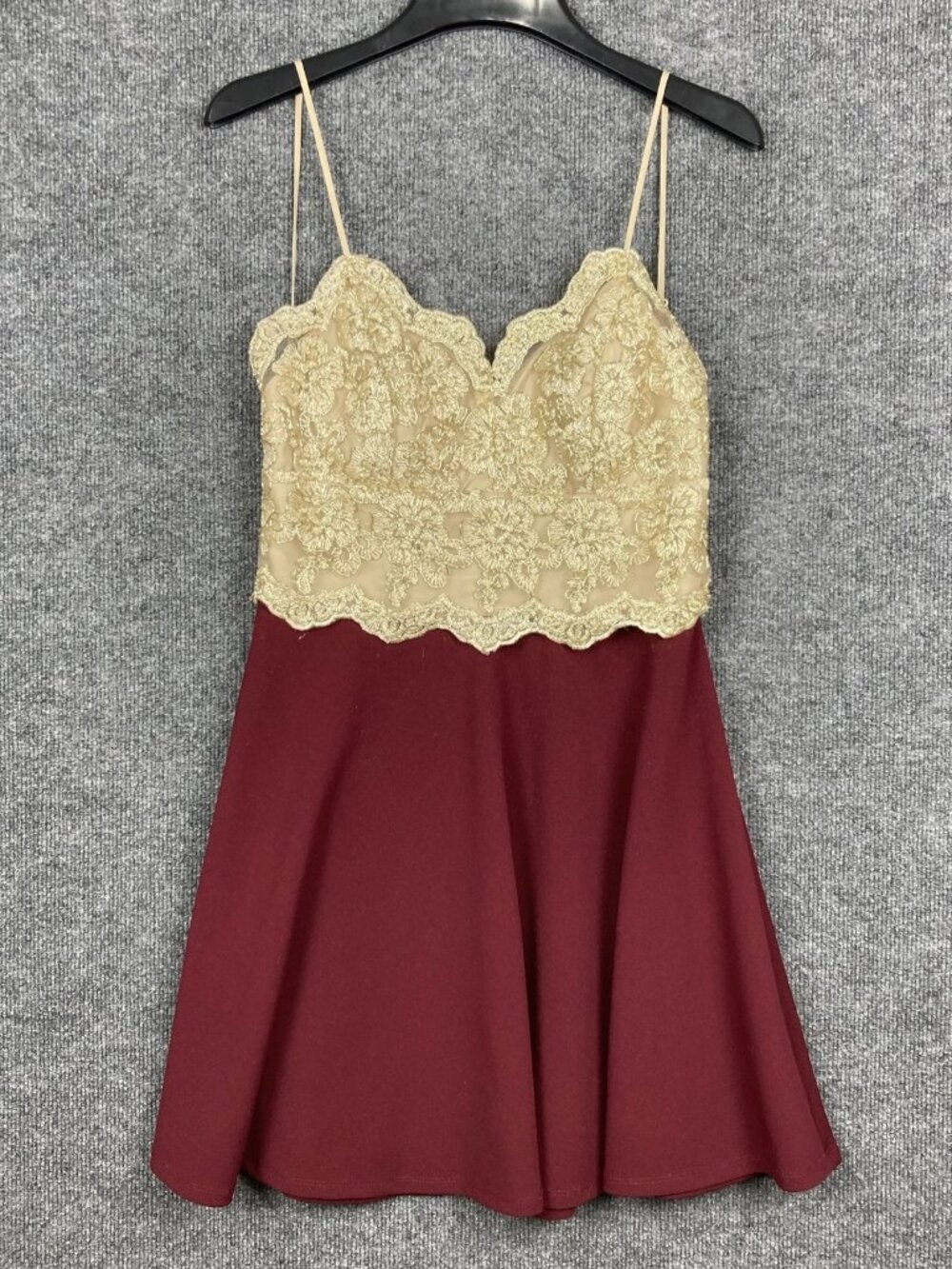 B. Darlin Junior 9/10 Maroon & Gold Fit Flare Adjust Spaghetti Strap Dress